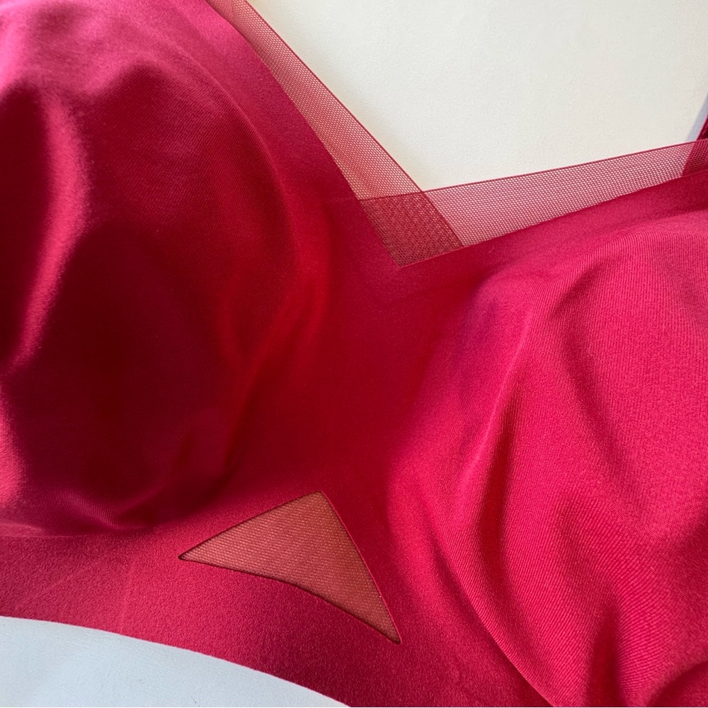 HONEYLOVE Crossover Wireless Lift Comfort Bra in Deep Red 1X - Picture 2 of 6